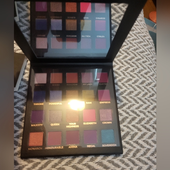 The Queen Eyeshadow Palette - Picture 7 of 11